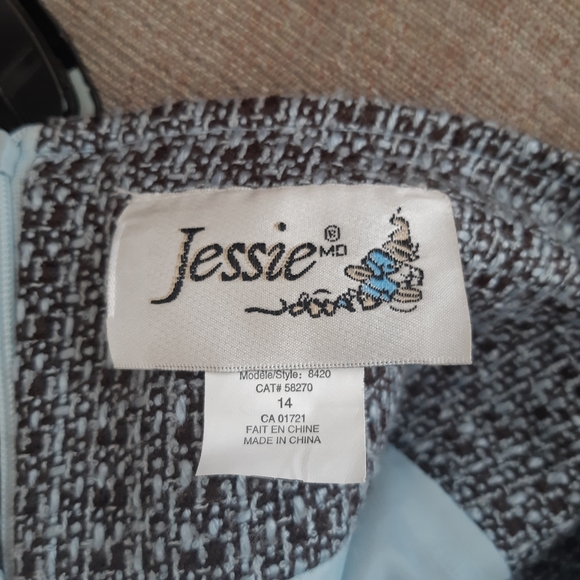 Matching skirt and blazer set - Picture 7 of 12